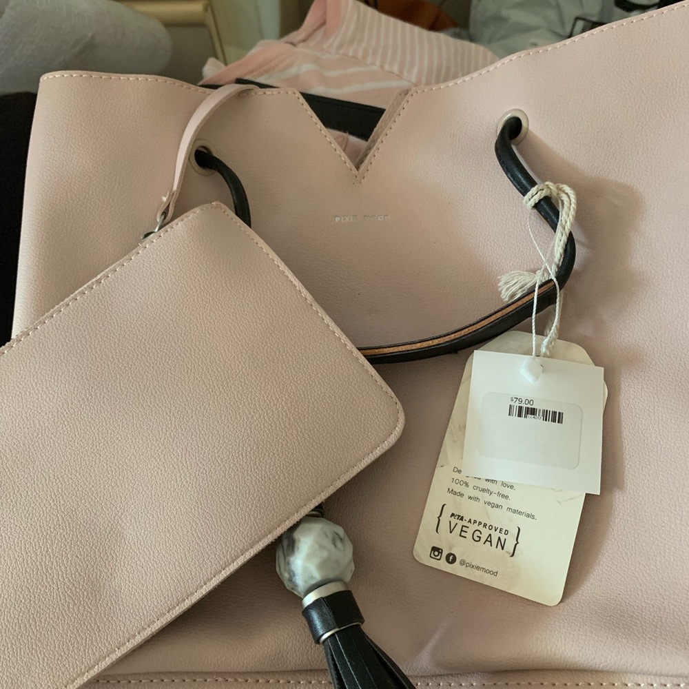 Pink double Handel and long Handel can be satchel or shoulder/crossbody bag!